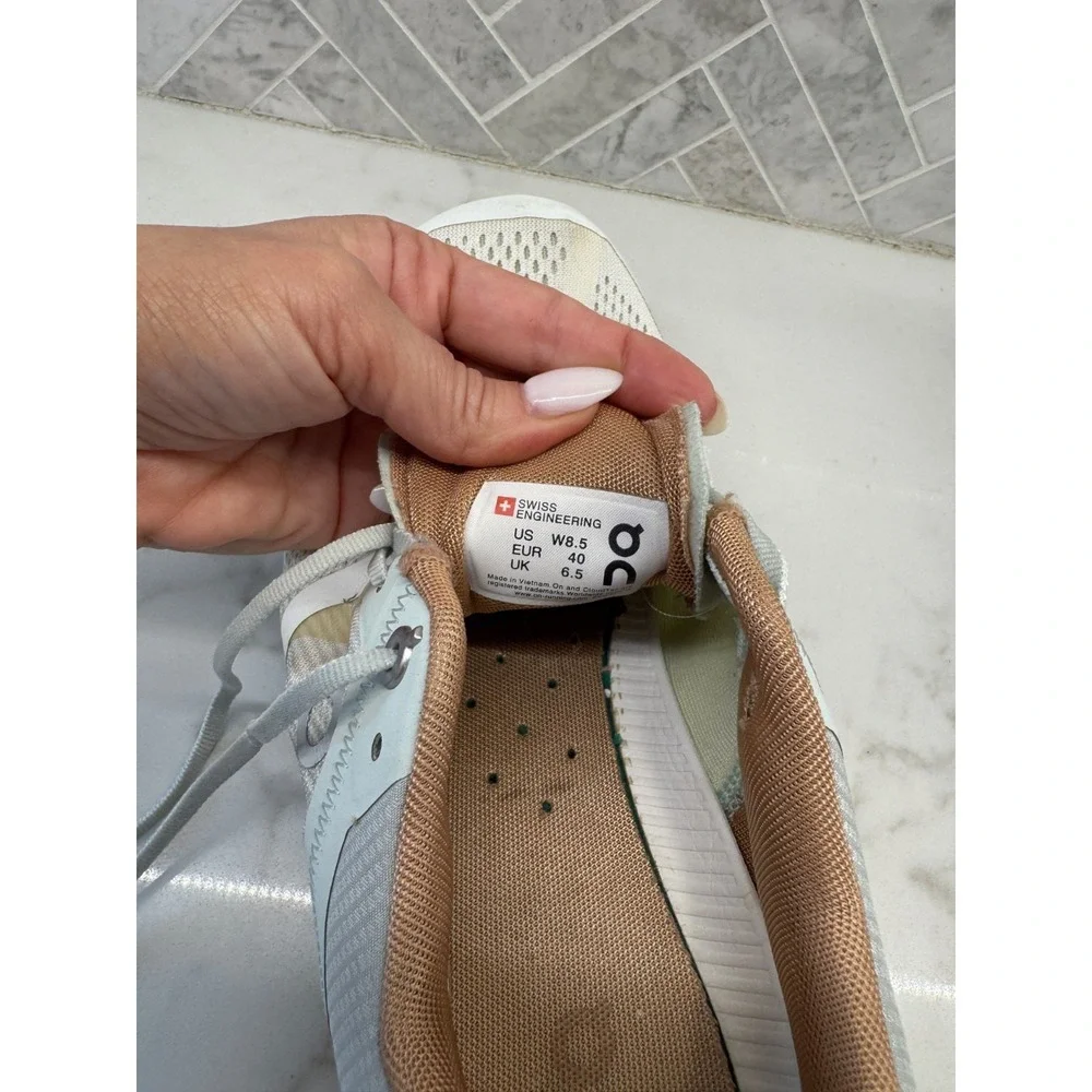 On Cloud Cloudflow Running Shoes Womens 8.5 Aloe White Mesh Athletic Sneakers